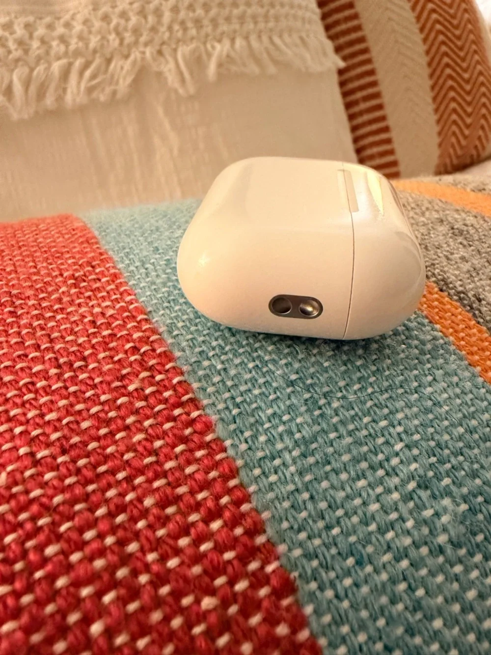 Apple White Wireless Earbuds Charging Case - (case only)